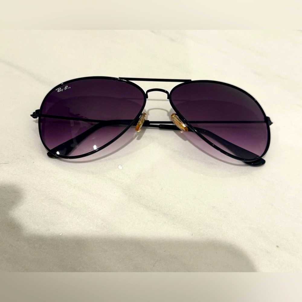 Stylish Black Aviator Sunglasses